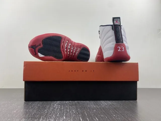 Air Jordan 12 Tênis de Basquete Branco Vermelho Preto 15