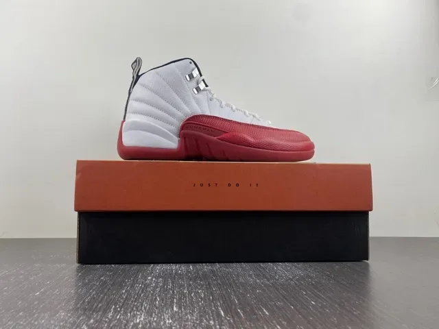 Air Jordan 12 Tênis de Basquete Branco Vermelho Preto 16