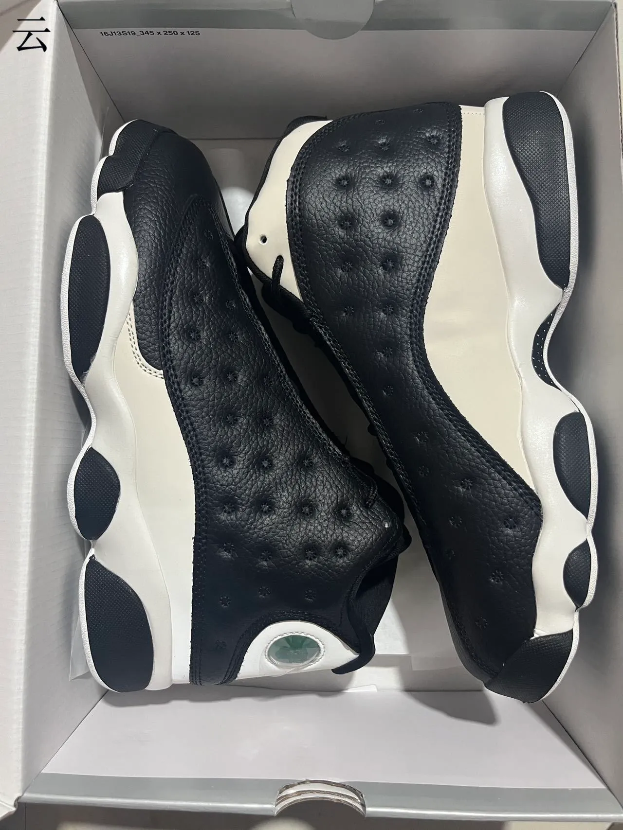 Air Jordan 13 Black White Basketball Shoes 3