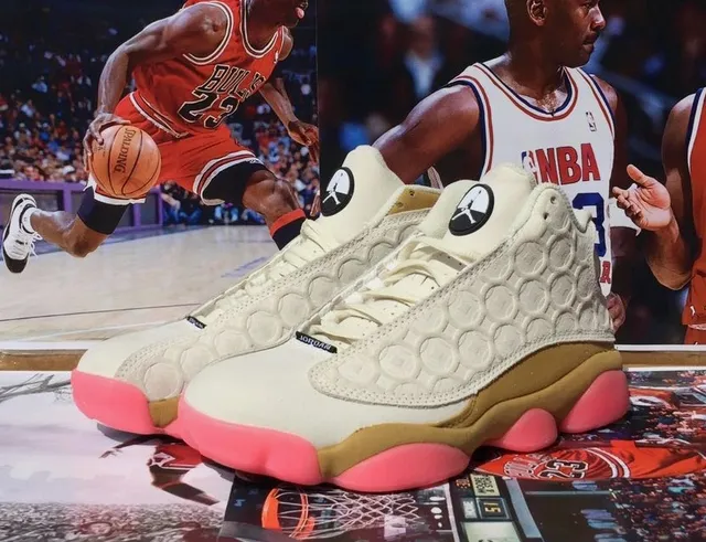 Tênis de basquete Air Jordan 13 favo de mel creme dourado rosa 4