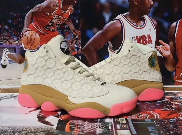 Tênis de basquete Air Jordan 13 favo de mel creme dourado rosa 5