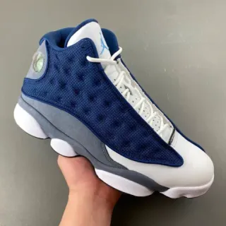 Air Jordan 13 海军蓝与白色篮球鞋