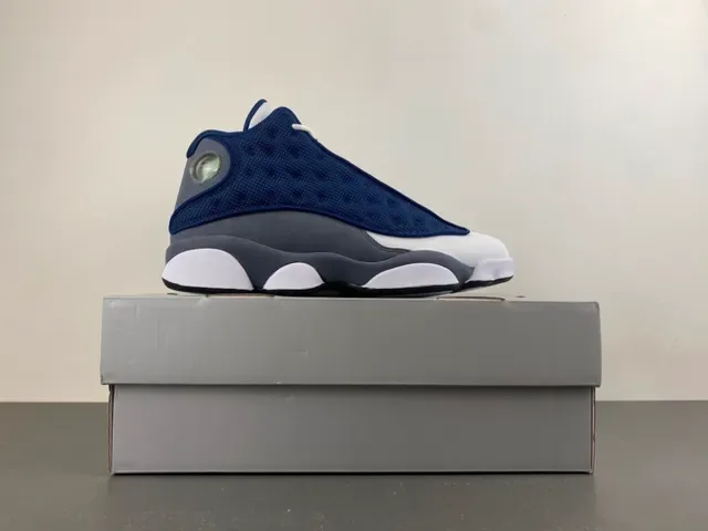 Air Jordan 13 Navy and White Chaussures de Basketball 16