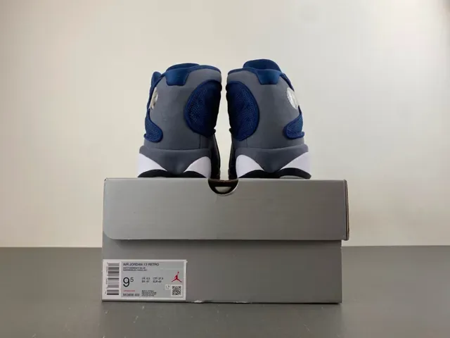 Air Jordan 13 Navy and White Chaussures de Basketball 18