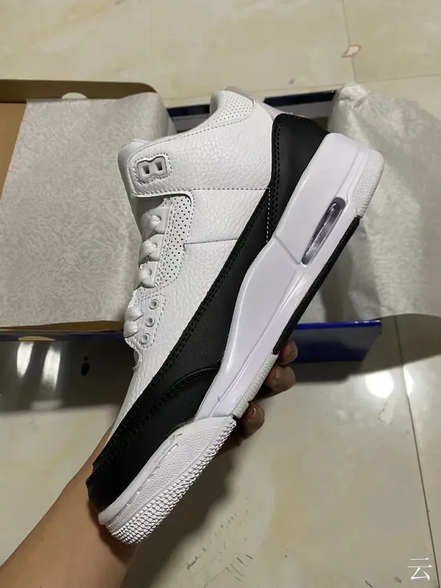Air Jordan 3 Tênis de Basquete Branco e Preto 4