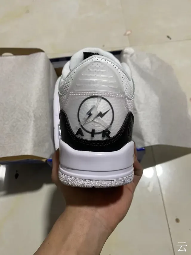 Air Jordan 3 Tênis de Basquete Branco e Preto 6