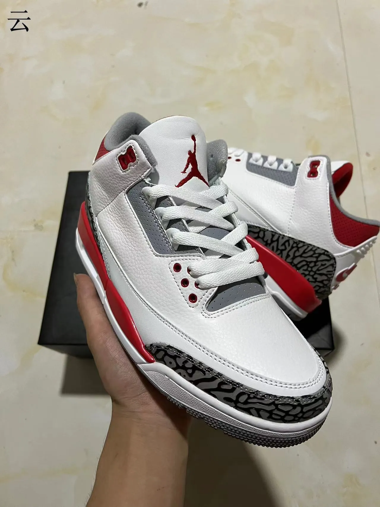 Chaussures de basketball Air Jordan 3 blanc et rouge à imprimé éléphant 2