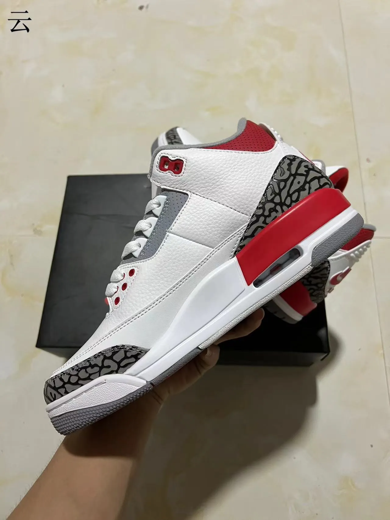 Chaussures de basketball Air Jordan 3 blanc et rouge à imprimé éléphant 5