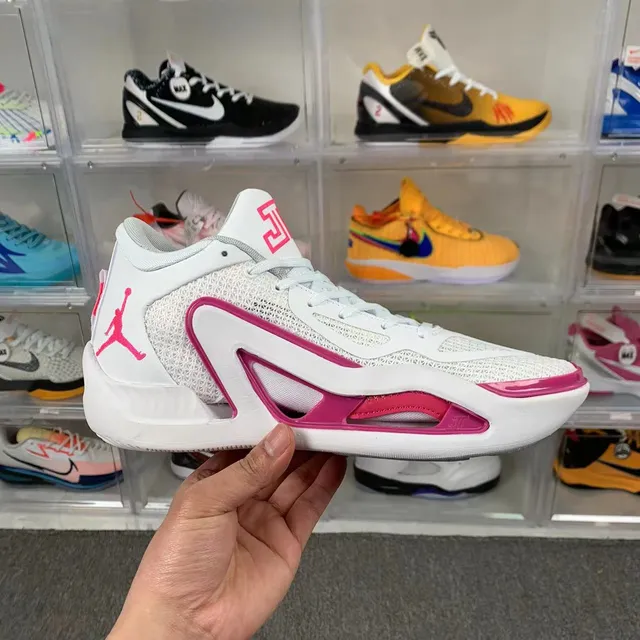 Tênis de basquete Air Jordan 37 branco e rosa 2