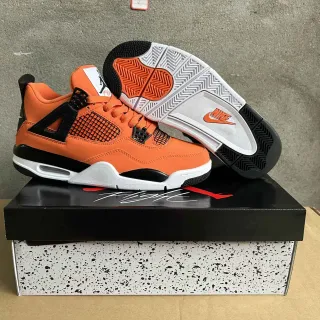 Air Jordan 4 橙黑白篮球鞋
