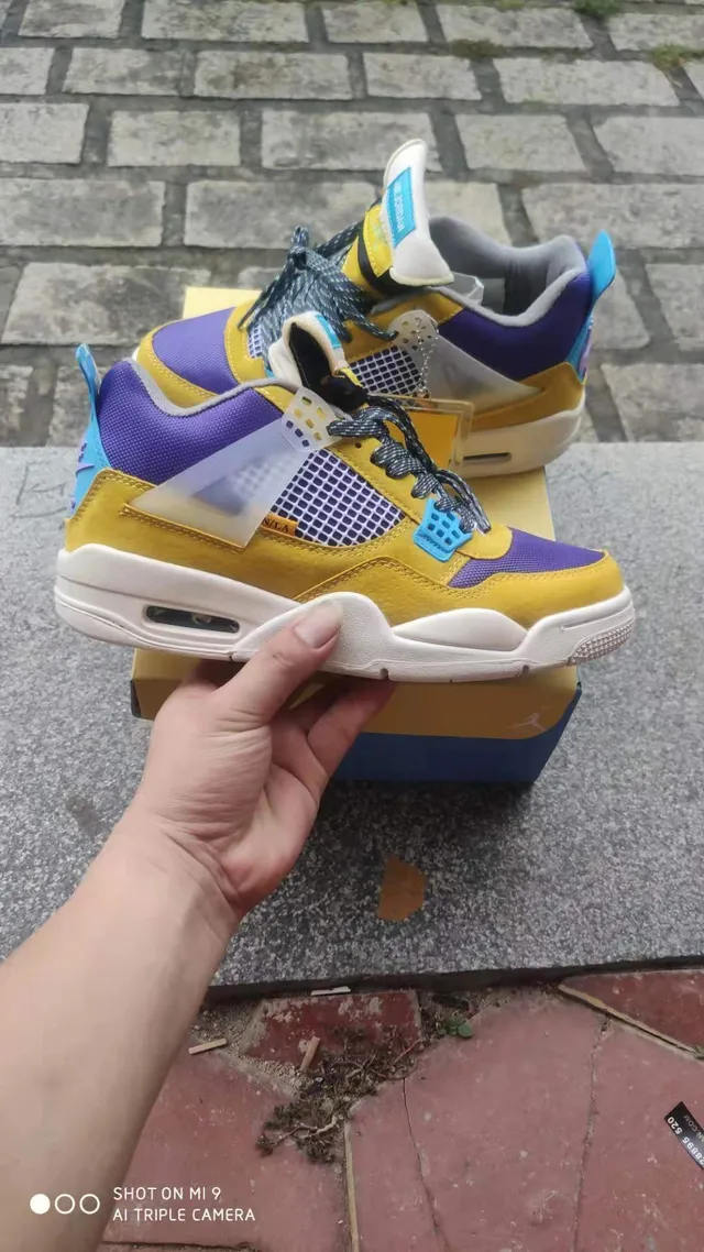 Chaussures de basketball Air Jordan 4 Retro jaune violet cyan 4