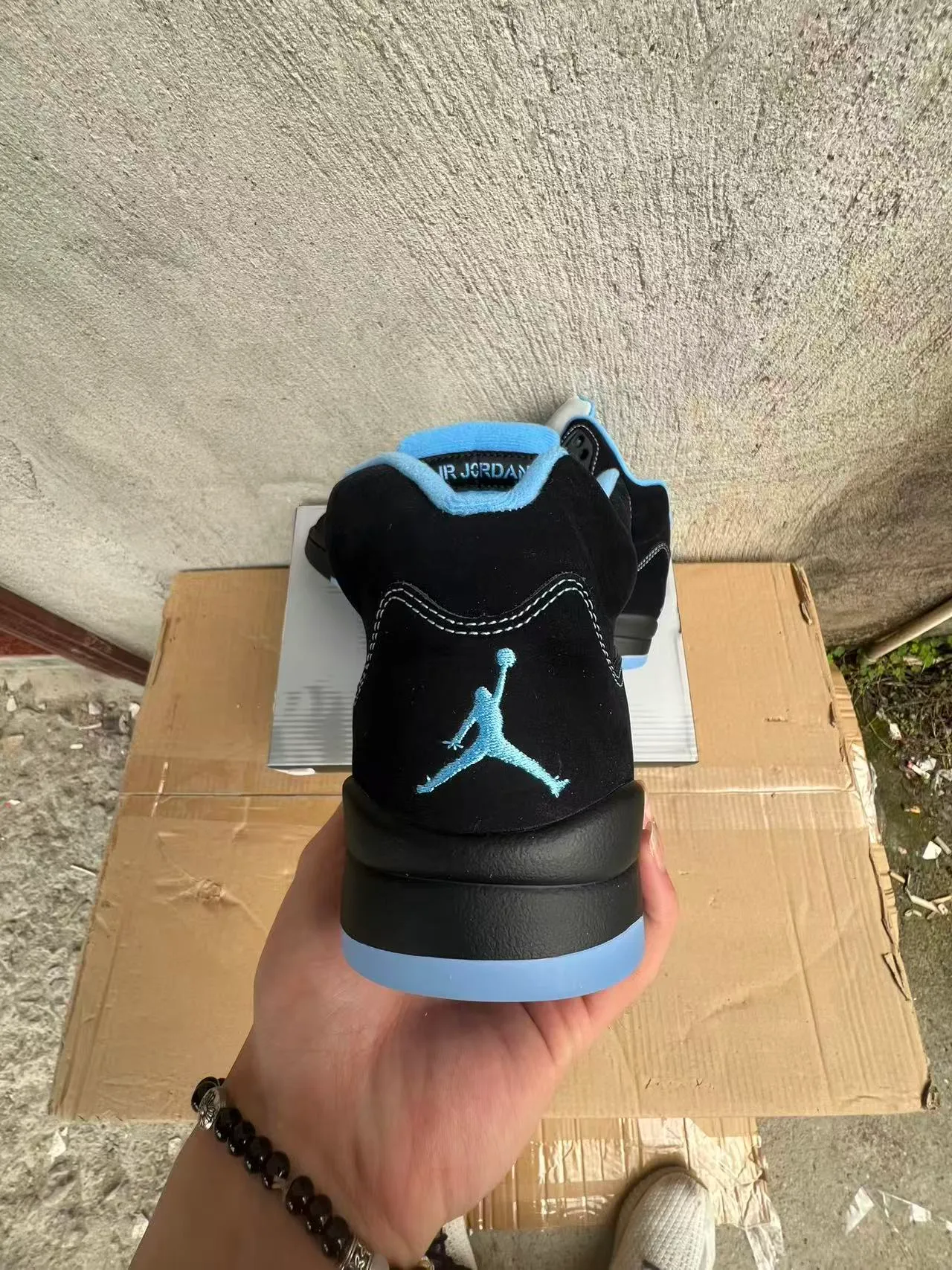 Air Jordan 5 Preto Azul Claro Branco Tênis de Basquete 2