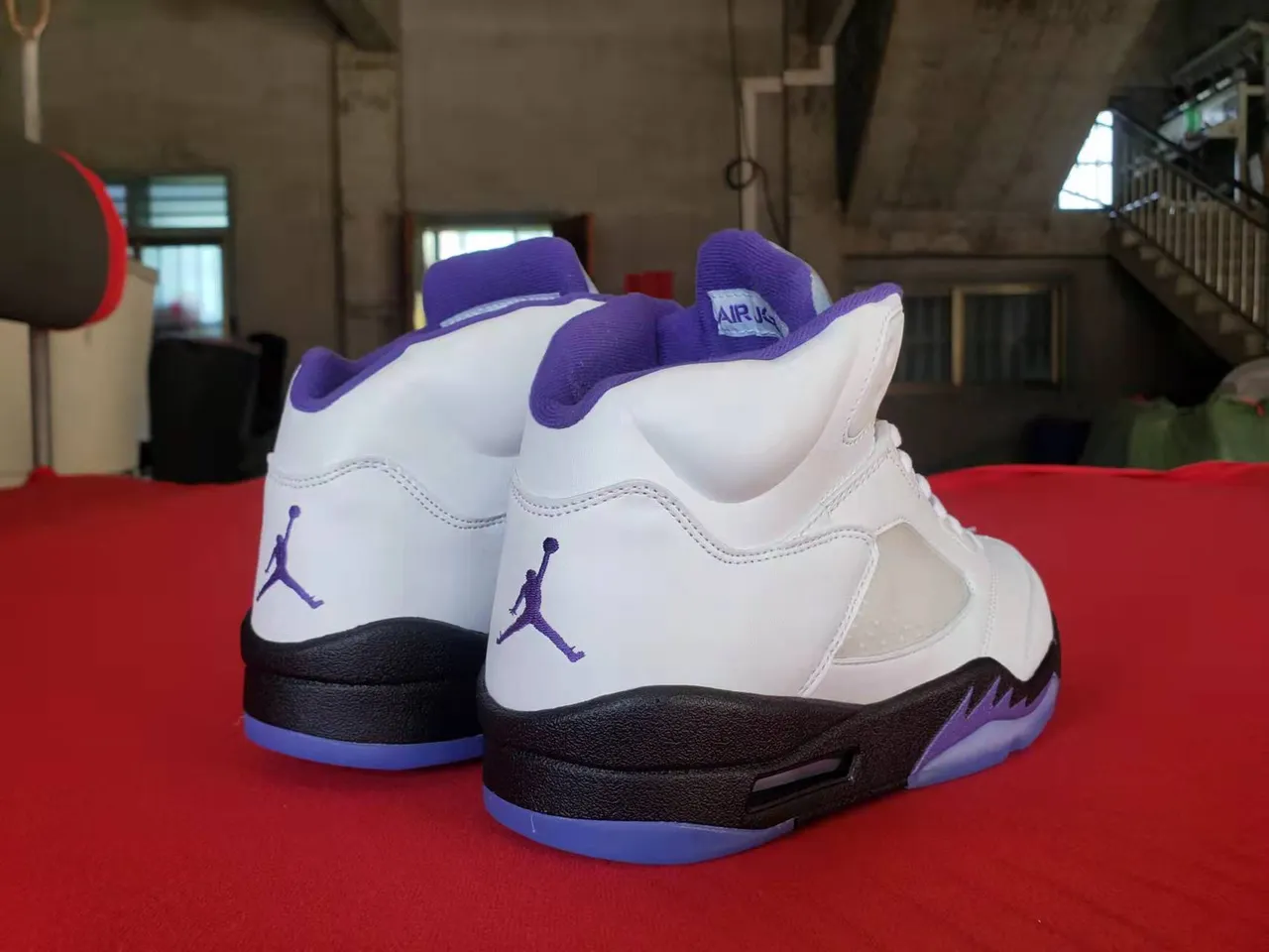 Air Jordan 5 Branco Roxo Preto Tênis de Basquete 3