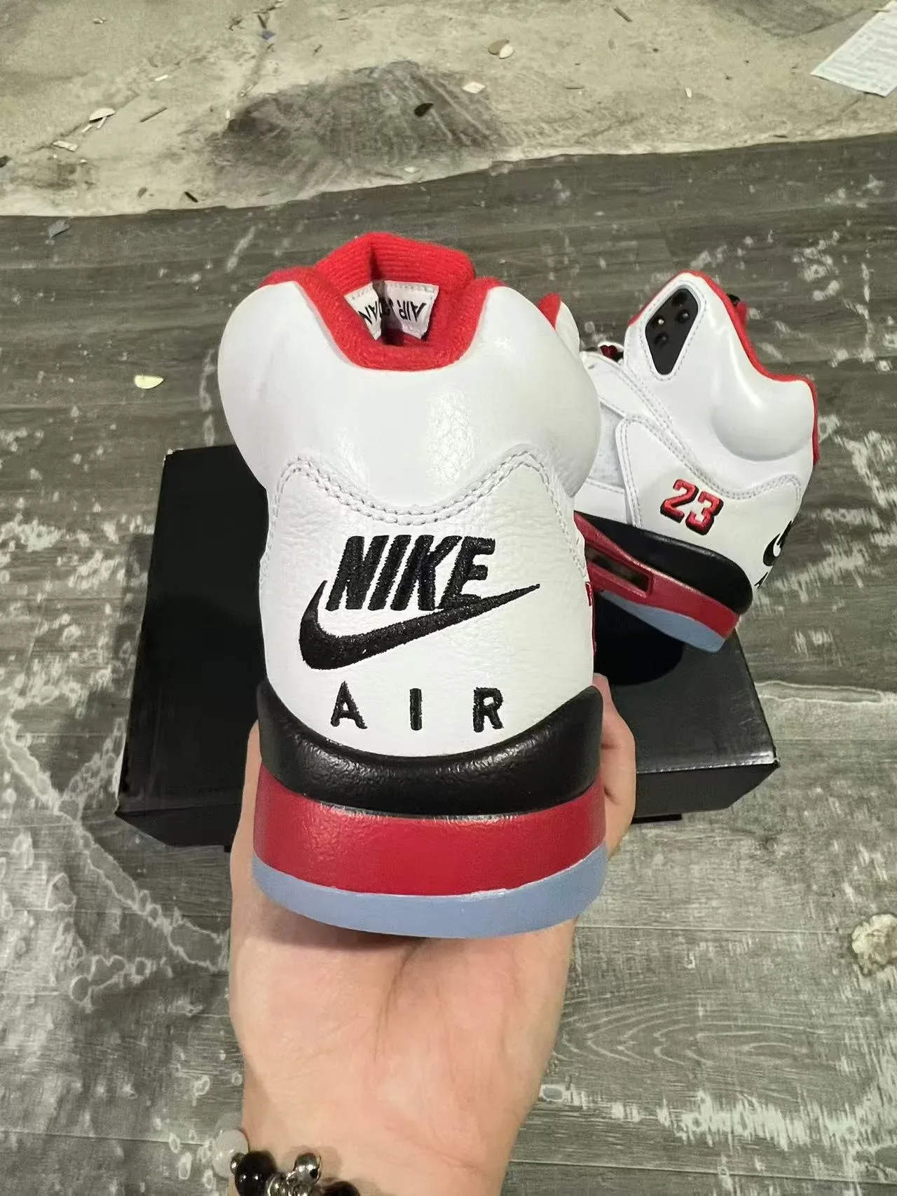 Air Jordan 5 Blanc Rouge Noir Chaussures de Basketball 4
