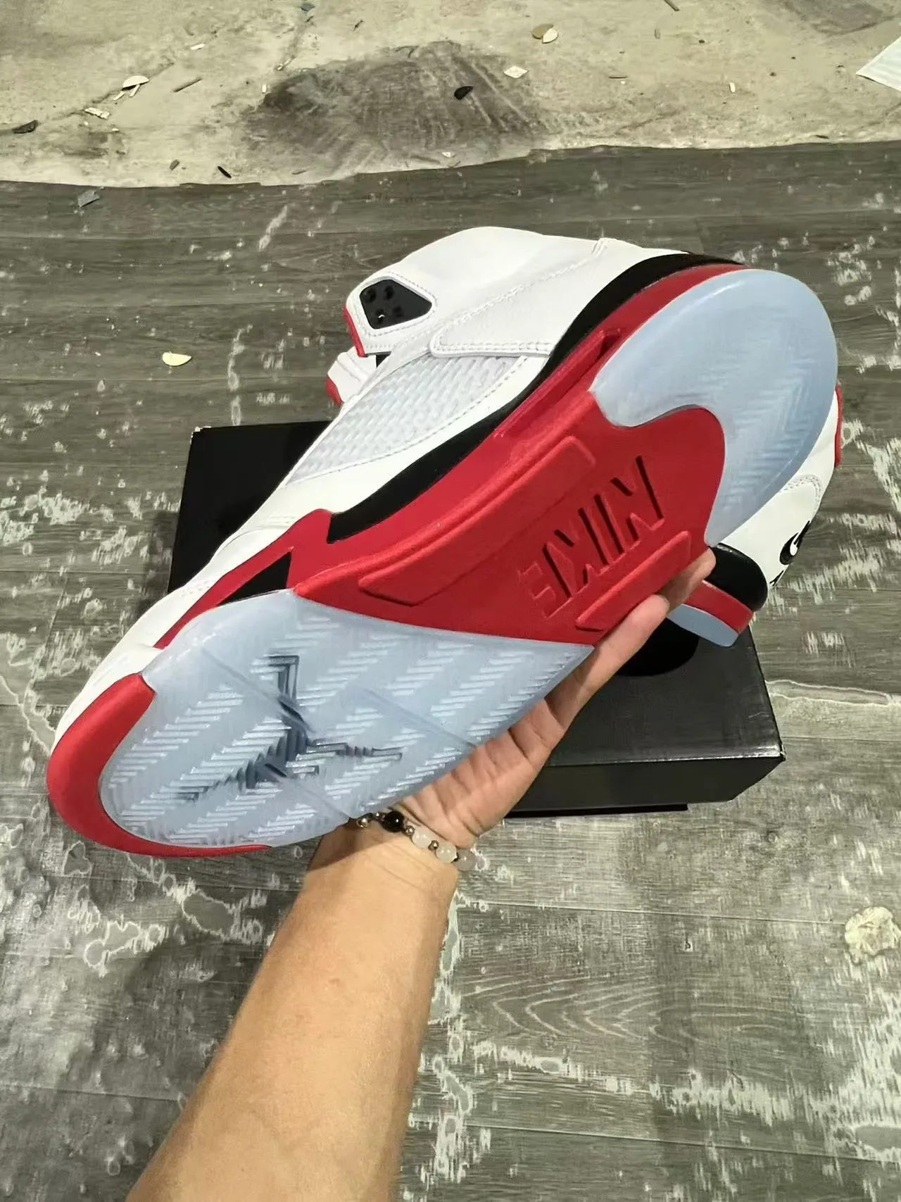 Air Jordan 5 Blanc Rouge Noir Chaussures de Basketball 6