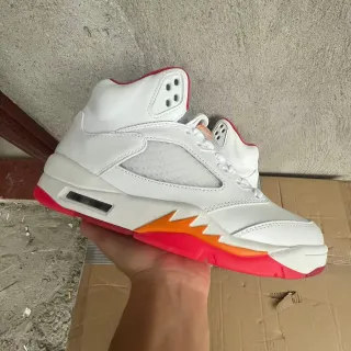 Air Jordan 5 白红橙火焰篮球鞋