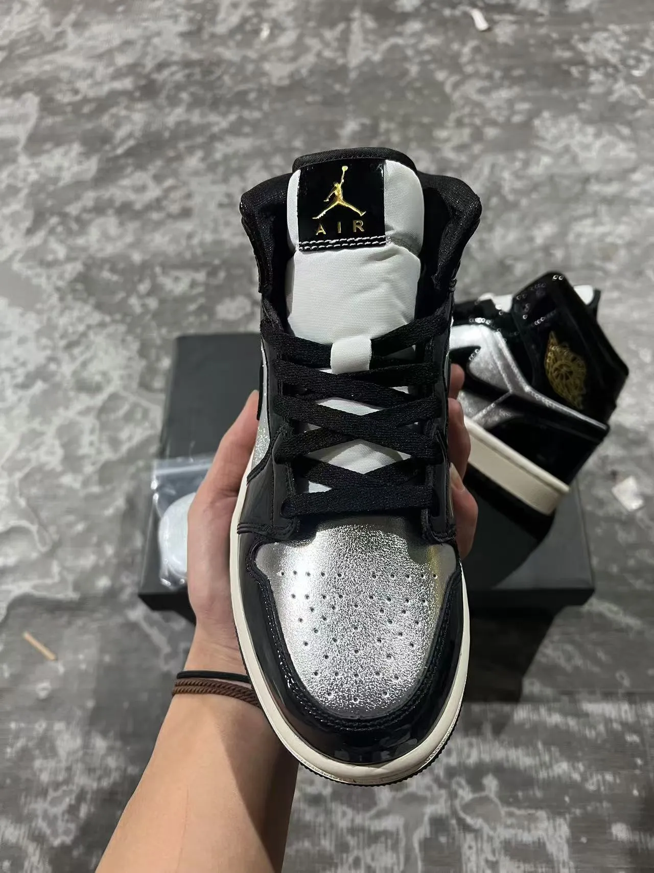 Air Jordan Tênis de Basquete Preto Prata Alto Brilhante Couro Patent 3