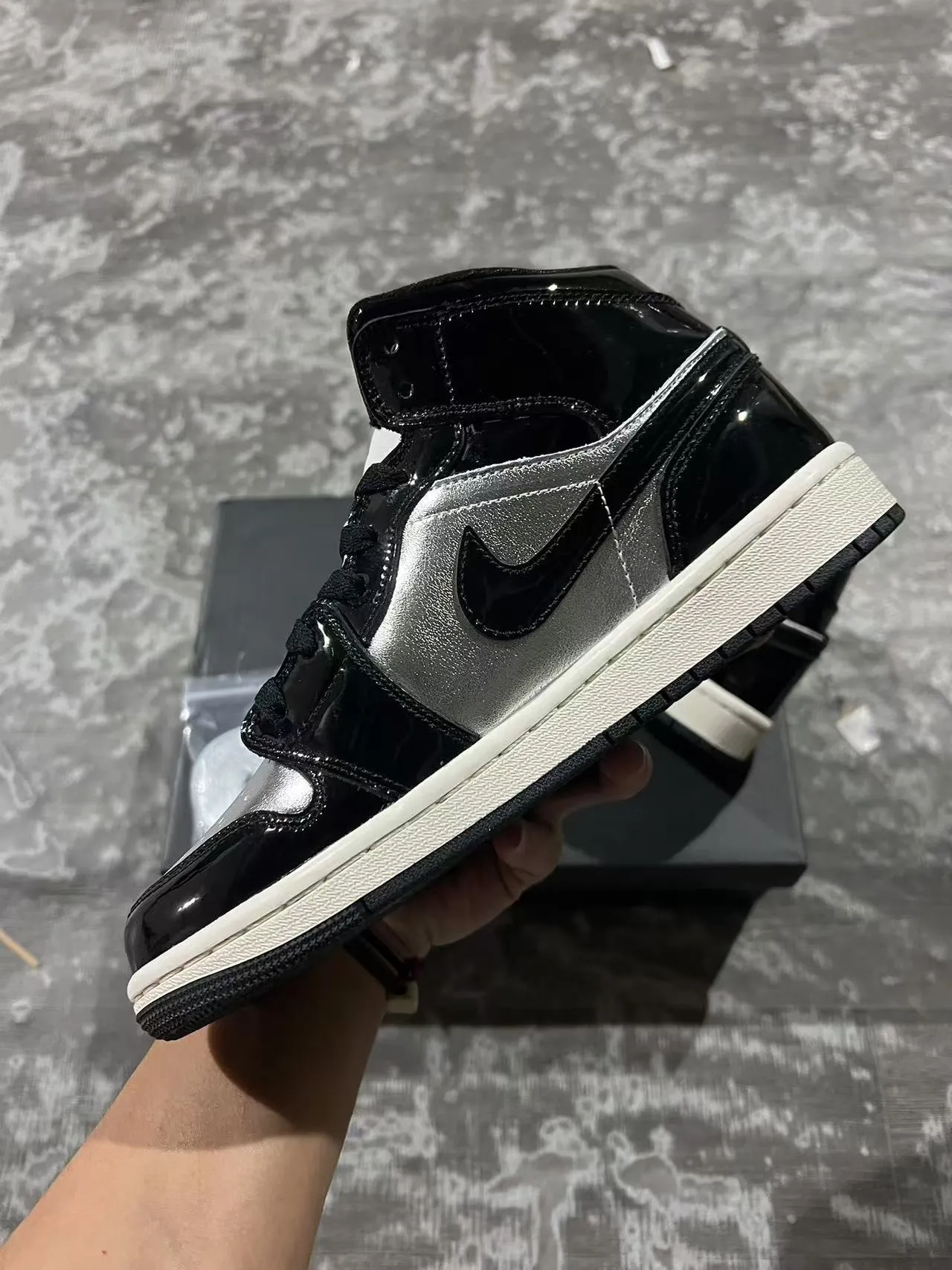 Air Jordan Tênis de Basquete Preto Prata Alto Brilhante Couro Patent 5