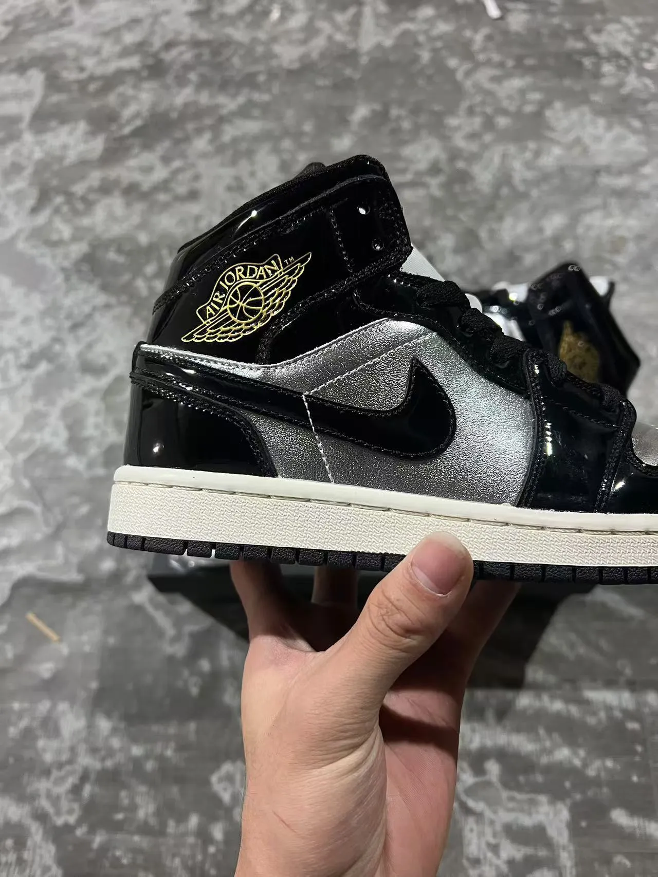 Air Jordan Tênis de Basquete Preto Prata Alto Brilhante Couro Patent 7