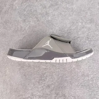 Air Jordan Hydro 7 ग्रे ग्लॉसी स्लाइड स्लिपर्स