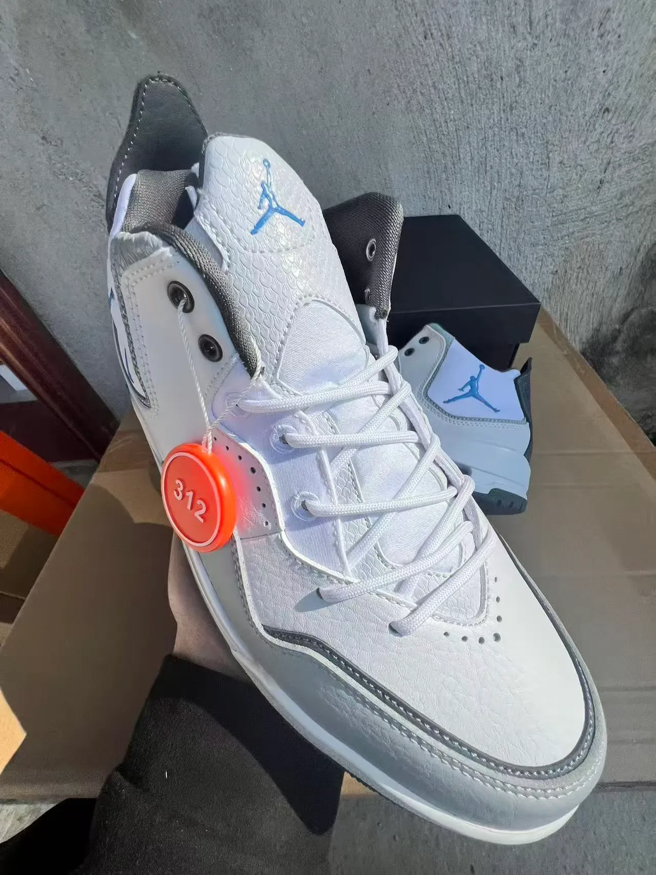 Air Jordan Legacy 312 أبيض رمادي أزرق حذاء كرة سلة 2
