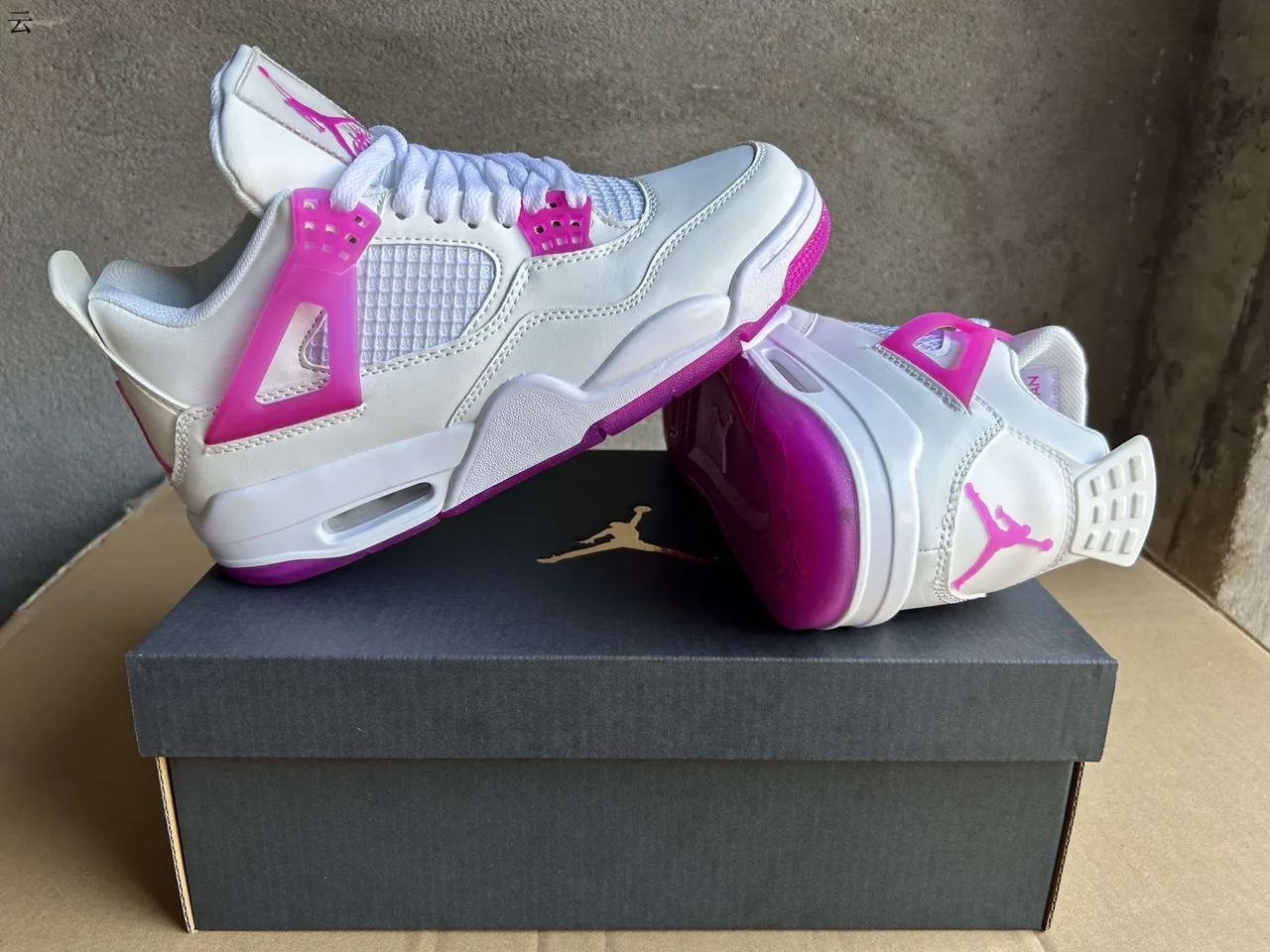 Air Jordan White Pink High-Top Plastic Heel Counter Basketball Shoes 2