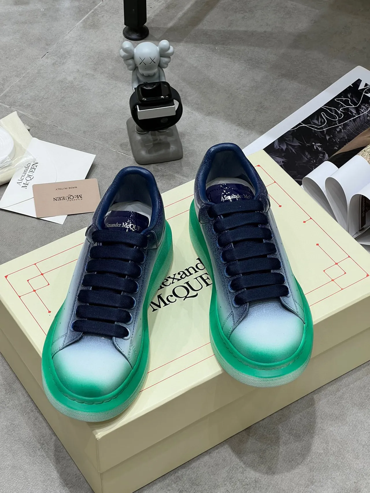 Alexander McQueen লাইফস্টাইল স্নিকার্স ওভারসাইজড প্ল্যাটফর্ম সোল সহ নীল সবুজ গ্র্যাডিয়েন্ট ওমব্র উপরের অংশে 8