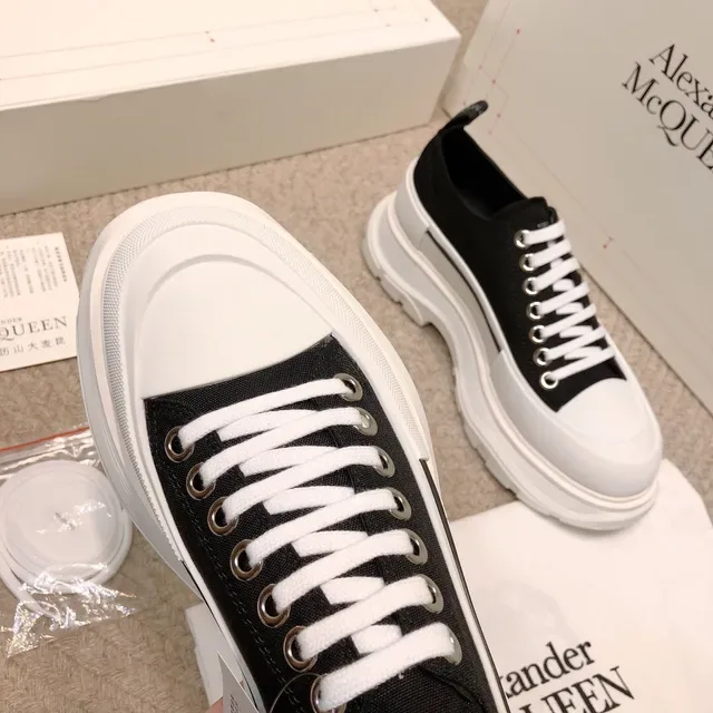 Alexander McQueen ওভারসাইজ্ড স্নিকার কালো এবং সাদা লাইফস্টাইল স্নিকার 3