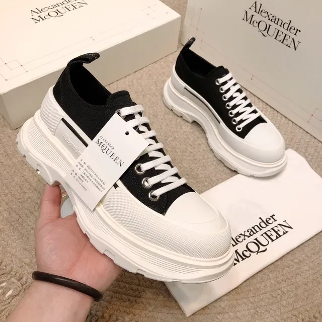 Alexander McQueen ওভারসাইজ্ড স্নিকার কালো এবং সাদা লাইফস্টাইল স্নিকার 6