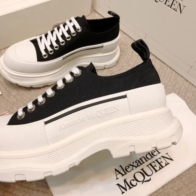 Alexander McQueen ওভারসাইজ্ড স্নিকার কালো এবং সাদা লাইফস্টাইল স্নিকার 7