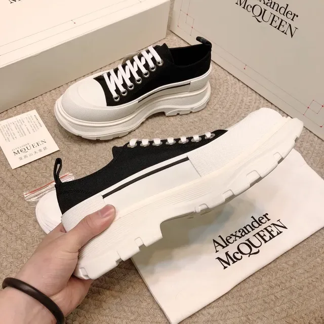 Alexander McQueen ওভারসাইজ্ড স্নিকার কালো এবং সাদা লাইফস্টাইল স্নিকার 8