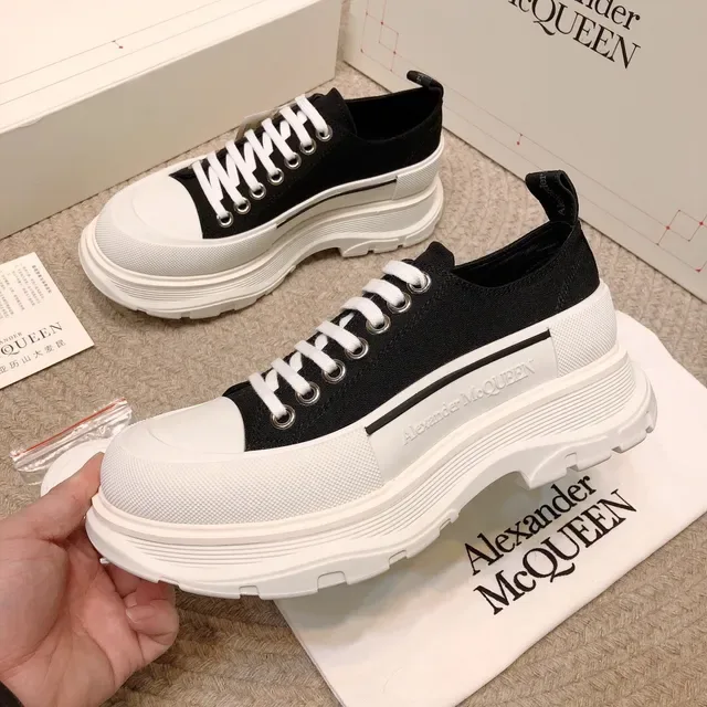 Alexander McQueen ওভারসাইজ্ড স্নিকার কালো এবং সাদা লাইফস্টাইল স্নিকার 9