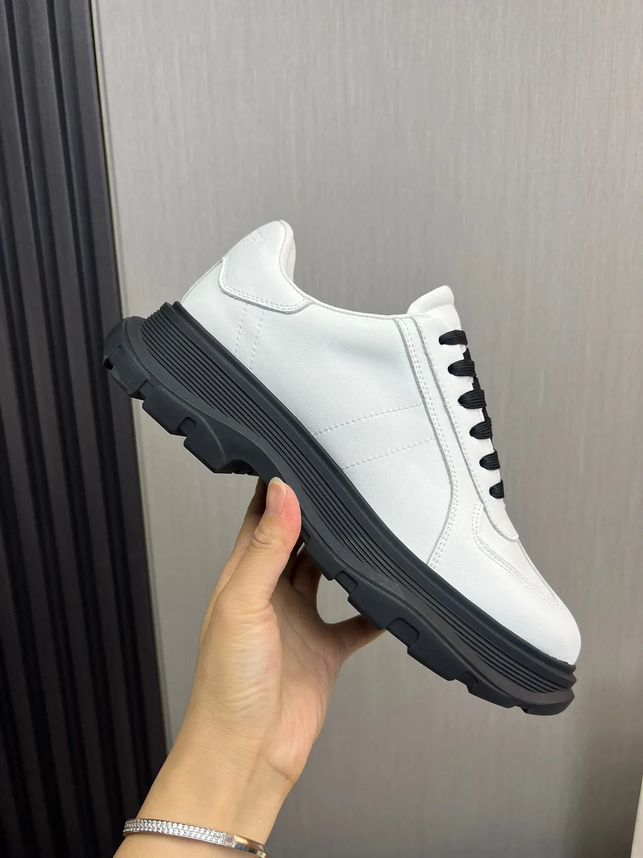 Alexander McQueen Oversized Sneaker White Black Chunky Sneakers 4