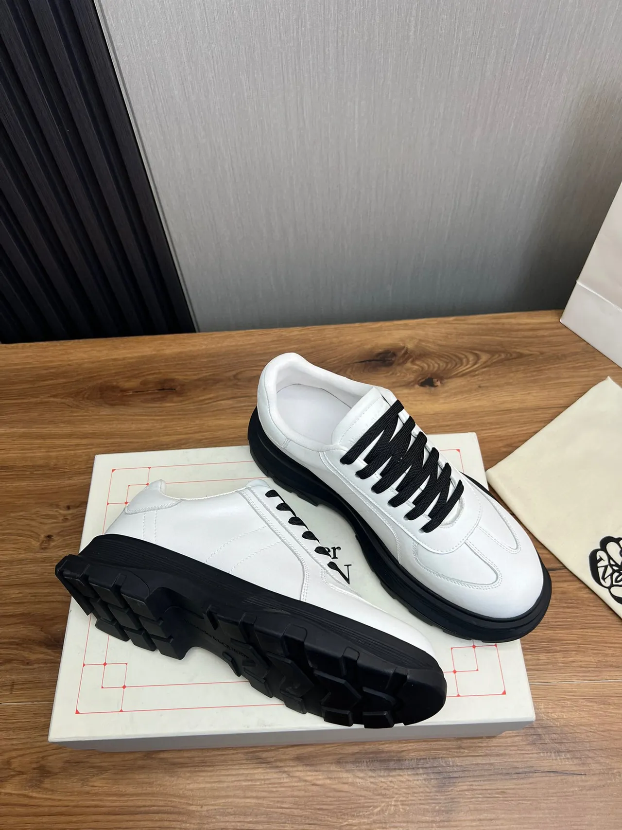 Alexander McQueen Oversized Sneaker White Black Chunky Sneakers 5