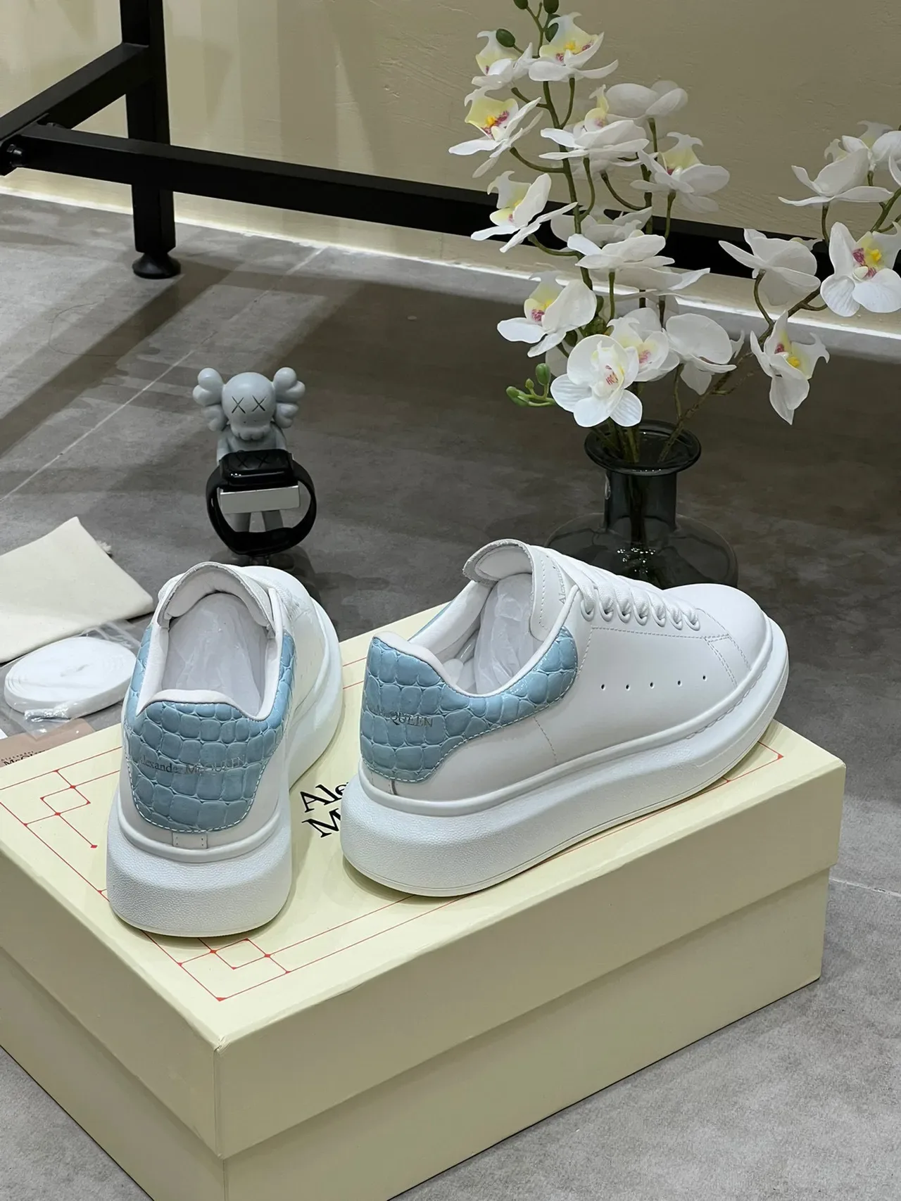 Alexander McQueen Oversized Sneaker White Blue Platform Sole Smooth Leather Upper Lifestyle Sneakers 4