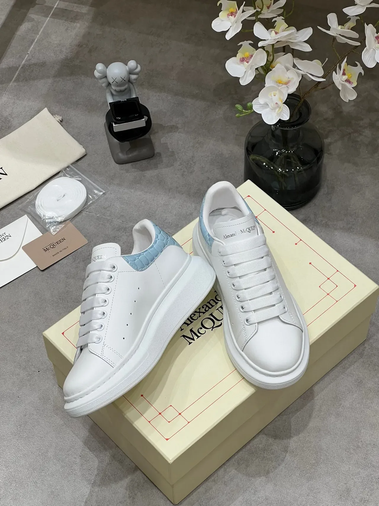 Alexander McQueen Oversized Sneaker White Blue Platform Sole Smooth Leather Upper Lifestyle Sneakers 5