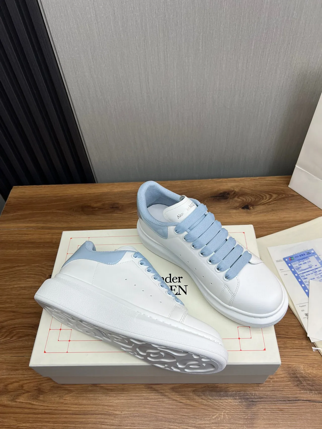 Alexander McQueen 超大号运动鞋 白色蓝色 轮廓 平台鞋底 生活方式运动鞋 2