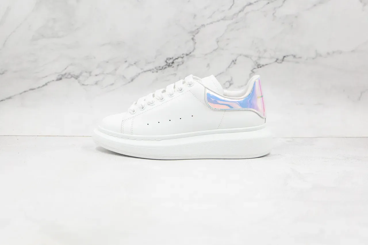 Alexander McQueen Sneakers Oversized Blancs Multicolores de Cuir avec Étiquette de Talon Holographique Sneakers Lifestyle 1