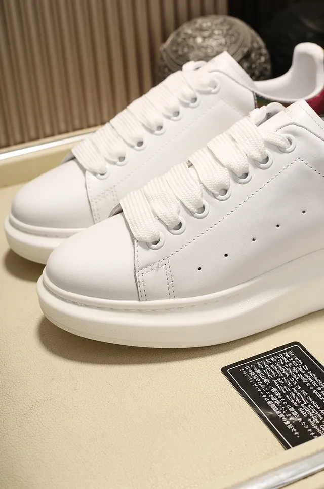 Alexander McQueen Tênis Oversized Branco e Vermelho Silhueta Couro Superior Suave Lifestyle Sneakers 4