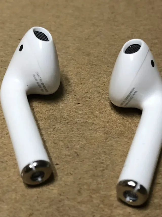 Apple AirPods White Compact Stem-Style Glossy Plastic TWS Earbuds 5
