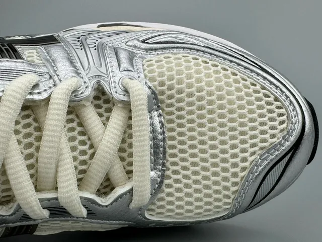 ASICS Gel-Kayano Silver Cream Black zapatillas de running 3