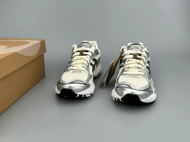 ASICS Gel-Kayano Silver Cream Black zapatillas de running 4