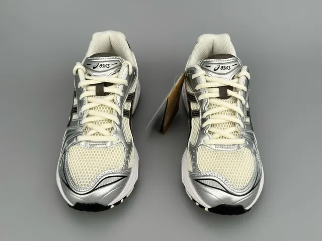ASICS Gel-Kayano Silver Cream Black zapatillas de running 8