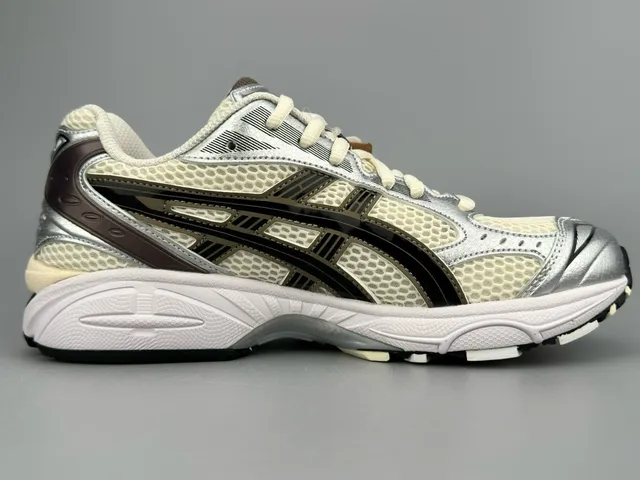 ASICS Gel-Kayano Silver Cream Black zapatillas de running 9