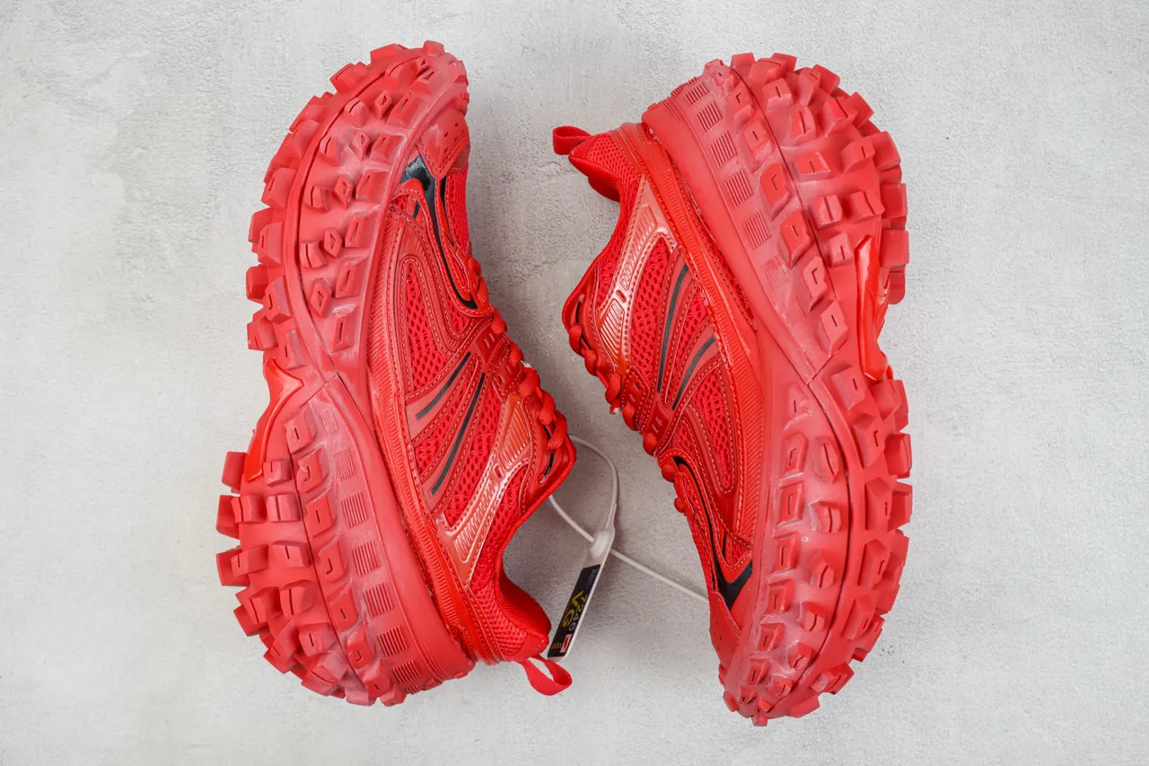 ASICS Red Black Monochromatic Aggressive Lug Sole Running Shoes 2