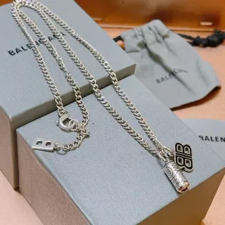 سلسلة Balenciaga BB سلاسل كوبانية فضي رمادي تعليقة مونوغرام