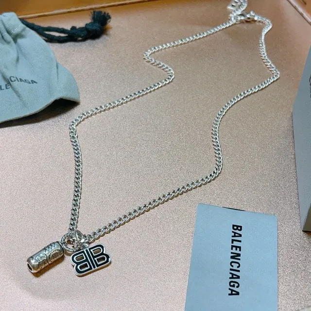 Collier Balenciaga BB Chain Gris Argent Chaîne Cubaine Charm Monogramme 5