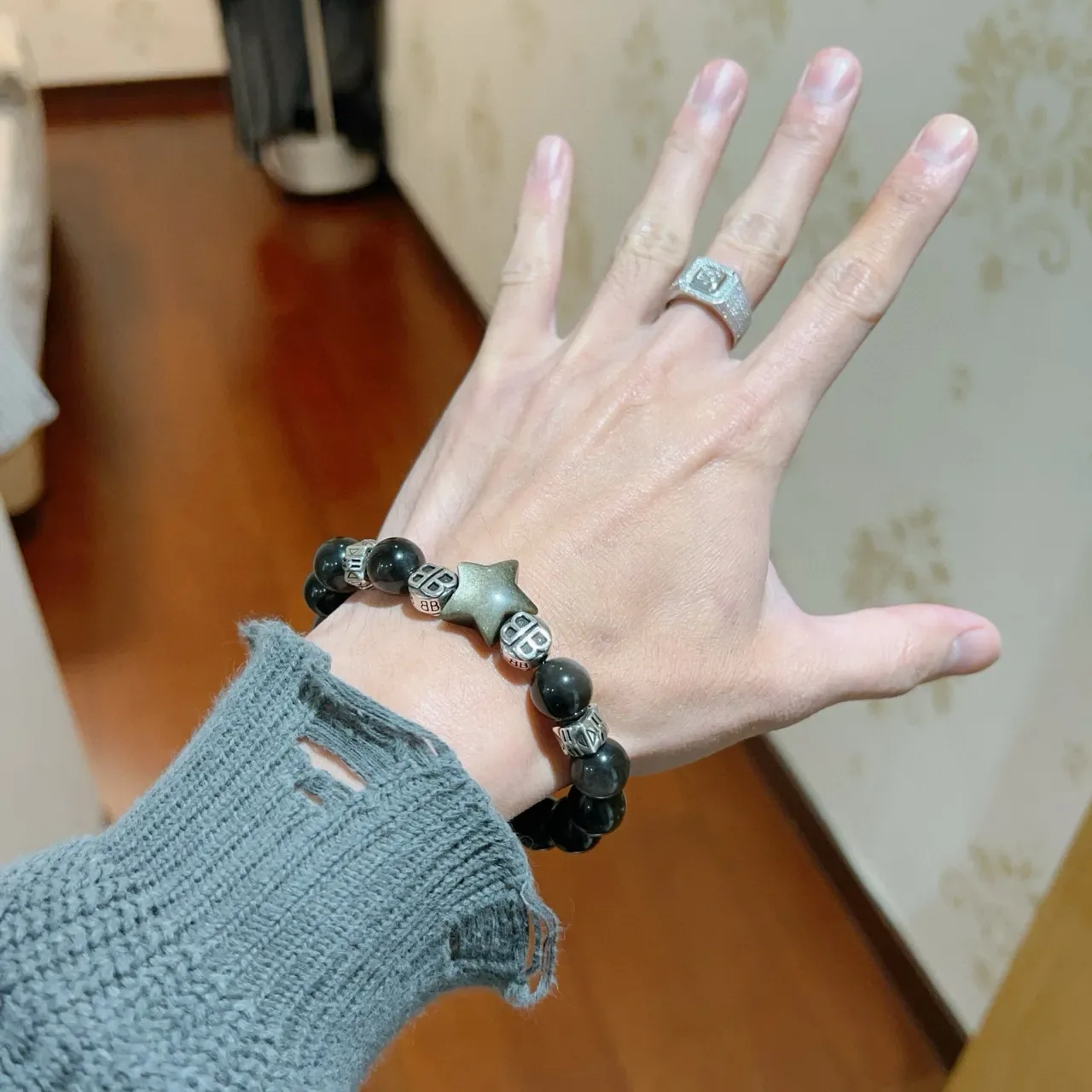 Balenciaga BB Charm Star Bracelet à perles 8