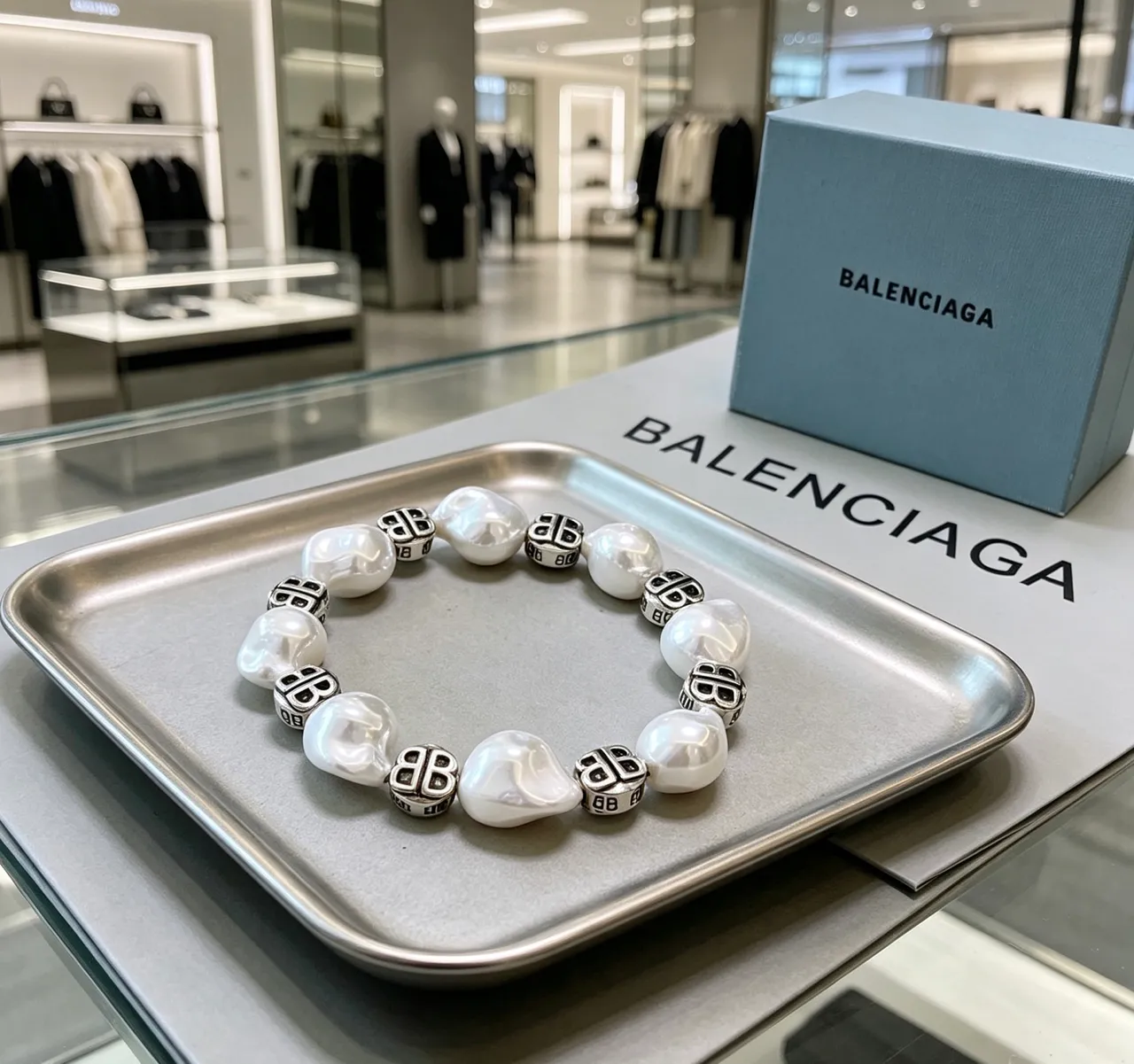 Balenciaga BB Logo Pulseira Branca Prateada Barroca Pérolas 7