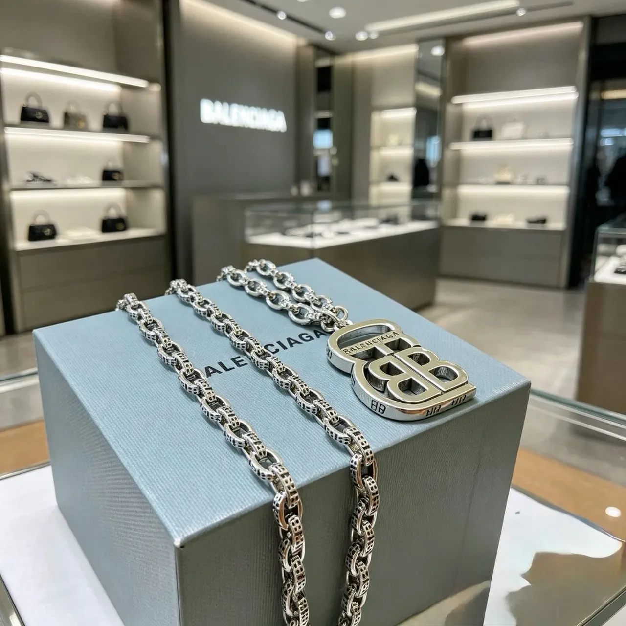 Balenciaga BB Logo Silver Chunky Link Chain Interlocked Pendant Necklace 6